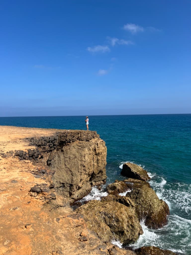 Küstenklippe mit Blick aufs Meer